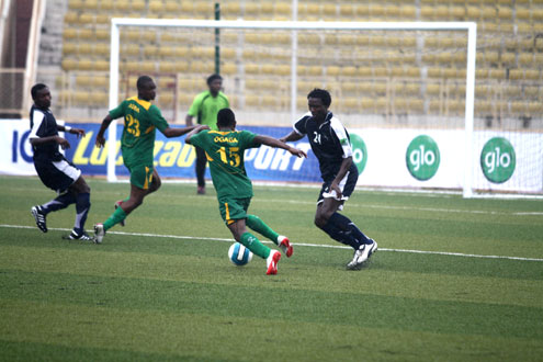 Moses Ogaga, trying to break through Sunshin’s defence.
