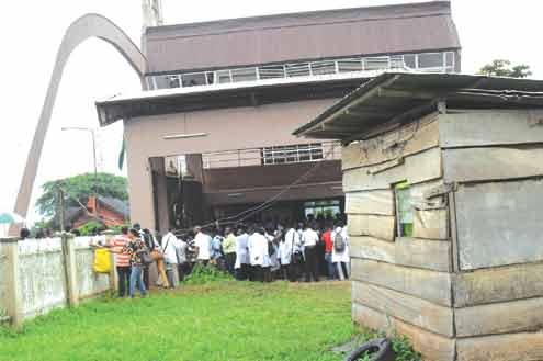 Uniben medical students protesting this morning in Benin. PHOTO: YOMI OBADITAN.