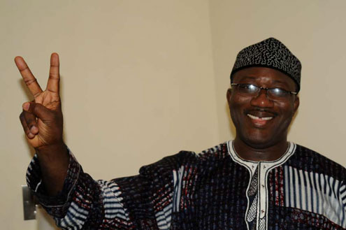 DR KAYODE FAYEMI DISPLAYING THE VICTORY SIGN