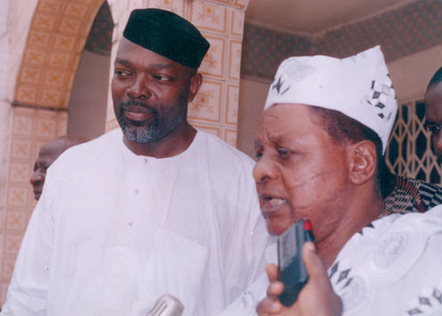 Chief Ilaka (left) and Oba Adeyemi, Alaafin of Oyo at an event.
