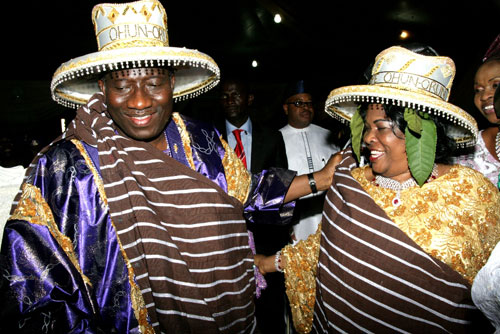 PRESIDENT GOODLUCK  JONATHAN AND HIS WIFE AFTER THE CONFEREMENT.