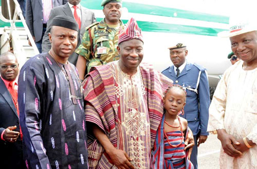 (L-R) Ondo State Governor, Dr Olusegun Mimiko, President Goodluck Jonathan, Miss Funmi Ogunmito and former Governor of Ondo State, Dr Olusegun Agagu during the official visit of President Jonathan to Ondo State at the Akure Airport on Wednesday (yesterday)