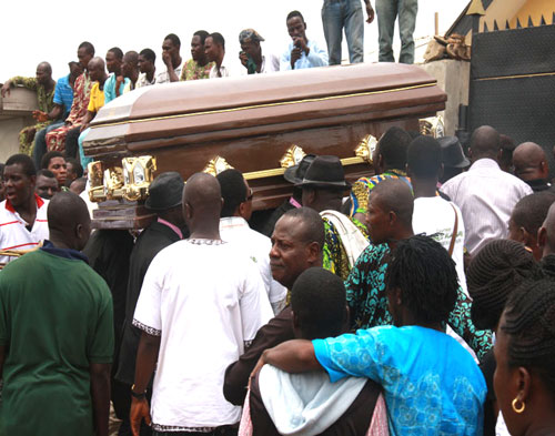 The remains of Alasari being taken to the graveyard.