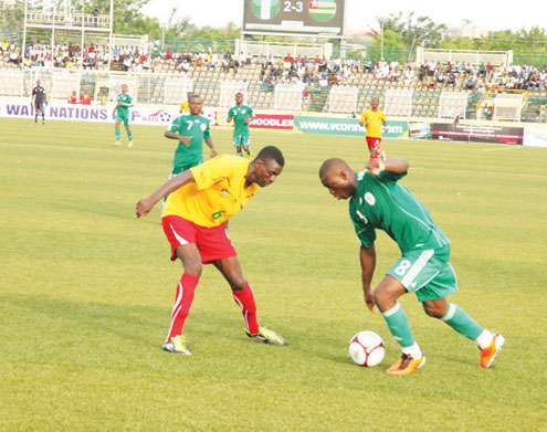 MIND GAME…Nigeriaâ€™s Ehigho Ehiosun (right) set to dribble Togoâ€™s Akoriko Sadoje during the WAFU Cup final on Saturday. Photo: Emmanuel Osodi.