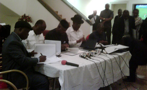 Governors of the South-South signing an agreement reached after their meeting in Govt House, Port Harcourt.