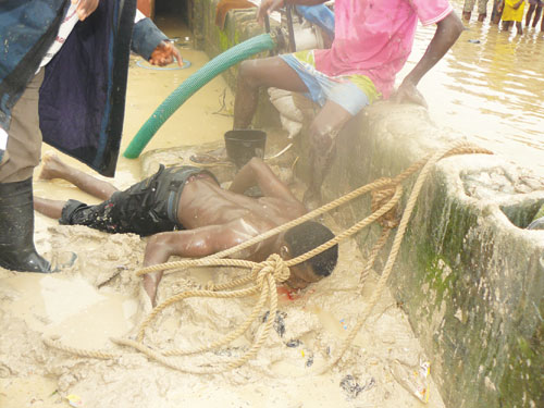 A man being brought out dead from a canal in Dopemu area of the state this morning.