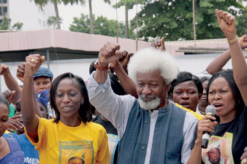 Prof. Wole Soyinka (m) with Hafsat Abiola (l) and Joe Okei-Odumakin, during a rally and wreath laying ceremony marking the 13th anniversary of the death of MKO Abiola, held at his graveside in Ikeja, this morning. PHOTO: IDOWU OGUNLEYE