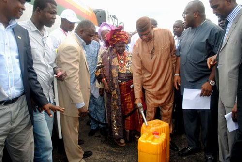 Ondo State Governor, Dr Olusegun Mimiko (with Nozzle) dispensing Kerosene while the Managing Director of Capital Oil, Mr Ifeanyi Uba (2nd R) and the President General of the State Market Women Association, Chief Mrs Juliana Ogunsusi (4th L) look on during the Flag off of the Kero-Direct Scheme, a collaborative effort between the State government with the Nigeria National Petroleum Corporation (NNPC) and Capital Oil in Akure on Monday