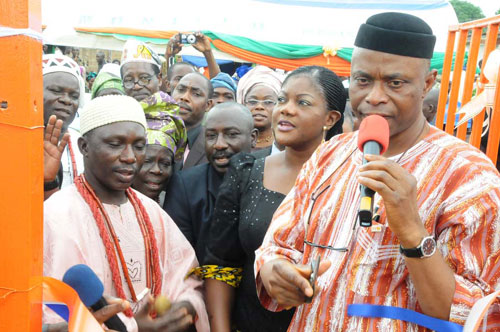 (L-R) Owa of Ogbagi Akoko, Ondo State, Oba Victor Adetona , Chairman of the State Water and Sanitation Agency (WATSAN), Wife of the State Governor, Mrs. Olukemi Mimiko and Ondo State Governor, Dr Olusegun Mimiko during the commissioning of Accelerated Rural Water Supply Scheme otherwise known as “KAMONI†in Ajowa-Akoko on Friday.
