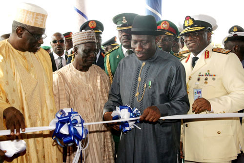 PRESIDENT GOODLUCK JONATHAN CUTTING THE TAPE TO COMMISSIONED THE NIGERIAN NAVY SIMULATION CENTRE TODAY SATURDAY IN KADUNA. WITH HIM FROM RIGHT IS CHIEF OF NAVAL STAFF,VICE ADMIRAL OLA IBRAHIM, GOV. PATRIC YAKOWA OF KADUNA AND MINISTER OF DEFENCE, DR. HALIRU BELLO MOHHAMED.