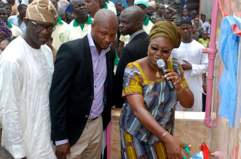Wife of the Lagos State Governor, Mrs Fashola Abimbola (Right), MD/CEO Core Media Services, Mr. Olajide Adediran (Middle) and the Chairman, Mushin Local Government, Hon. Olatunde Adepitan at the commissioning of the borehole projects by Mrs Fashola in Lagos.