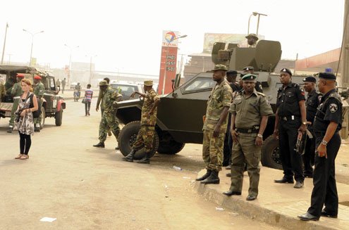 Soldiers on the street of Lagos.PHOTO: IDOWU OGUNLEYE.
