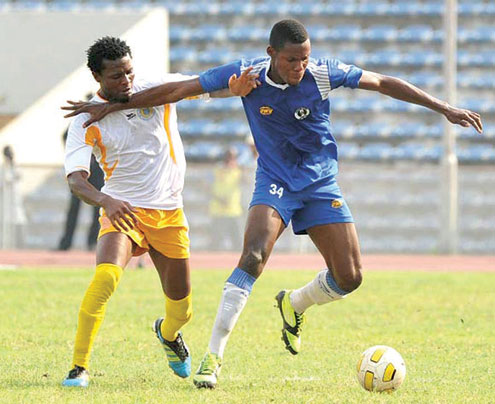 •Vincent Ogah (l) of Tornadoes challenges Babalola Ibrahim of 3SC in their previous Nigerian Premier League match.