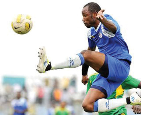 Mutiu Adegoke of 3SC in action during the Nigeria premier leagues