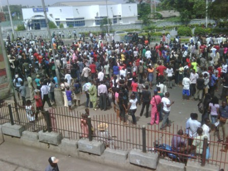 Student of University of Ibadan Protest against poor electricity supply.