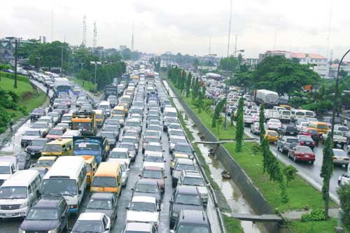 Traffic gridlock at Abiola Garden axis of the Lagos-Ibadan expressway, after today’s  heavy rain. PHOTO: IDOWU OGUNLEYE.
