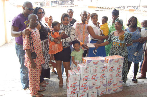 Oseni presenting a cheque during the event.