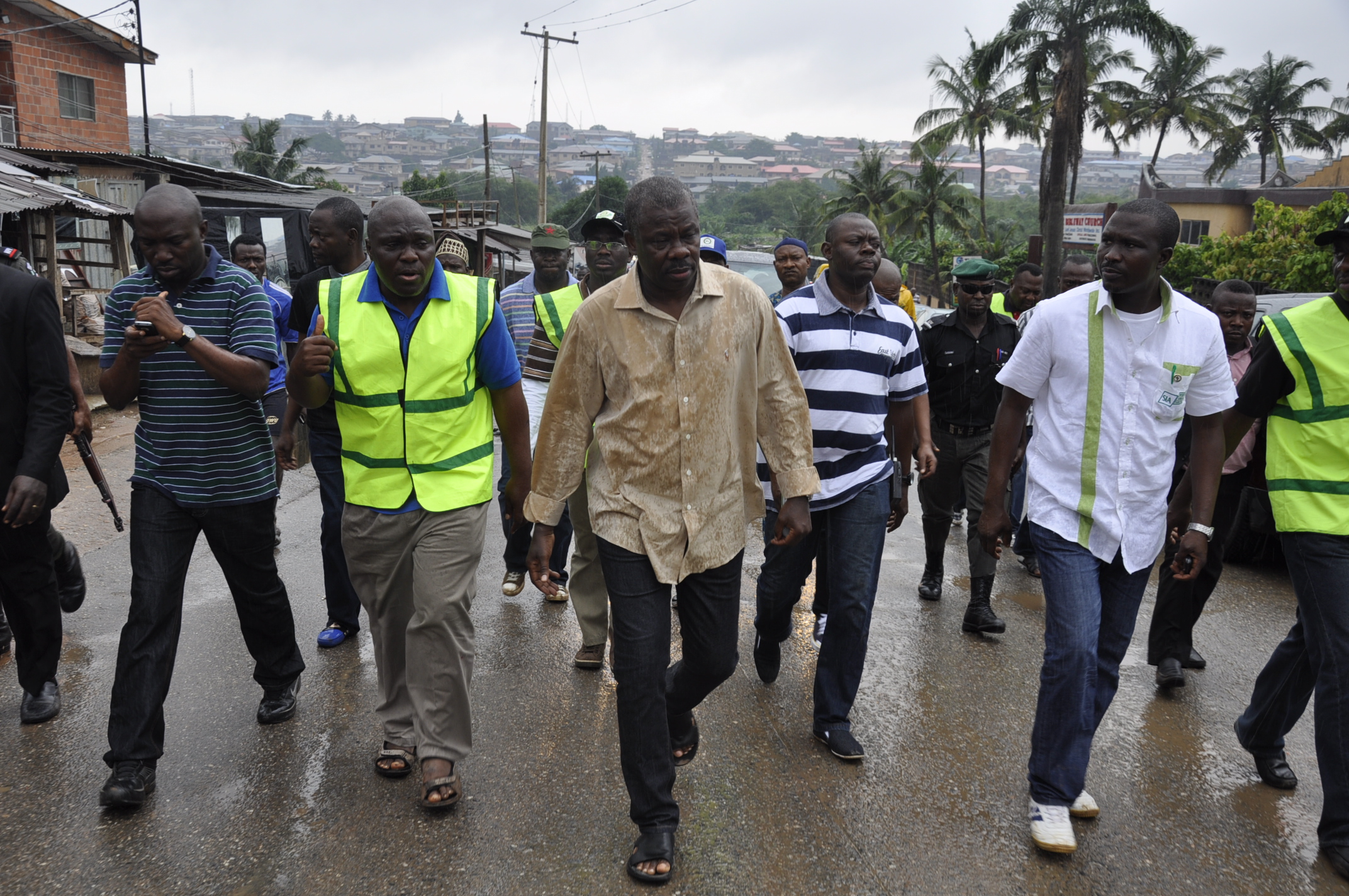 Governor Amosun visits flooded areas