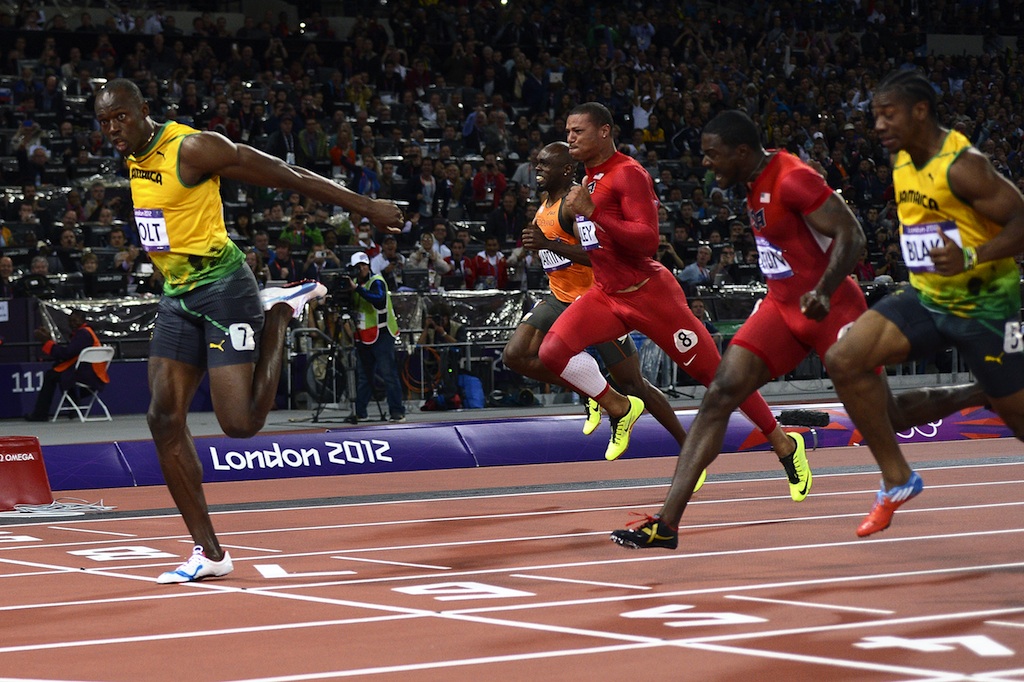 2 usain bolt at the finish line of 100 metres