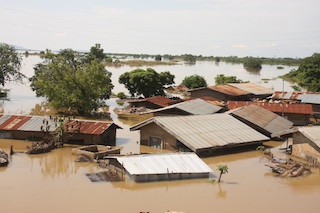 Houses submerged by River Niger, villages at the bank of the River Niger brigde popularly called Muritala brigde (15)