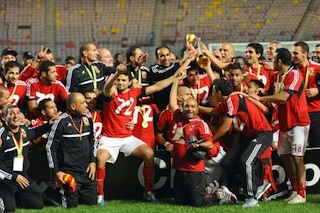 Al-Ahly-rejoice-with-their-trophy.