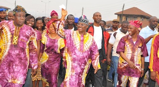 Governor Ajimobi, with state officials, Doing the Ajumorin walk