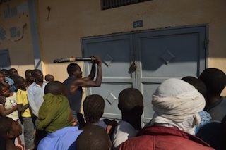 Malians breaking into a shop