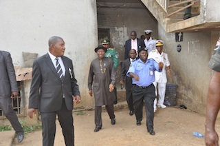The President leaving the school at the end of the visit