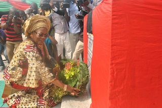 deputy governor of  state of Osun, Mrs Laoye Tomori laying the wreath in Osogbo