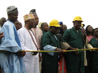Alake of Egbaland, Oba Gbadebo, Ogun governor, his deputy at the cutting of the tape