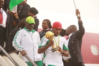 Captain Yobo and the trophy 