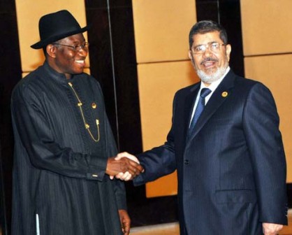 President Goodluck Jonathan (l) being welcomed by President Mohamed Morsi of Egypt