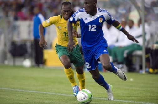 South Africa's Reneilwe Letsholonyane (L) vies for the ball with Manasse Enza-Yamissi of the Central African Republic in Capetown. AFP