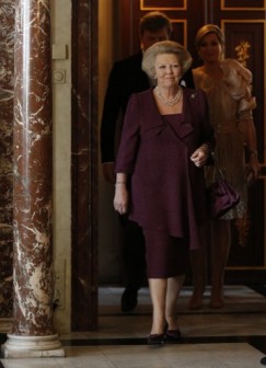 Dutch Queen before signing abdication