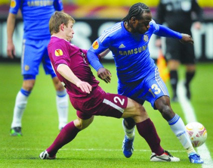 GRITTY: Rubin's defender Oleg Kuzmin (left) fights for the ball with Chelsea's midfielder Victor Moses during their UEFA Europa League second leg quarter-final match in Moscow yesterday. AFP PHOTO.