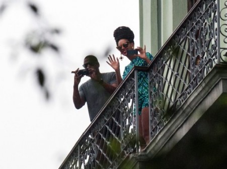 Beyonce and Jay-Z waving-to-the-crowd-from-their-hotel-balcony