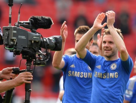 Chelsea's Spanish midfielder Juan Mata (R) applauds the fans at Old Trafford