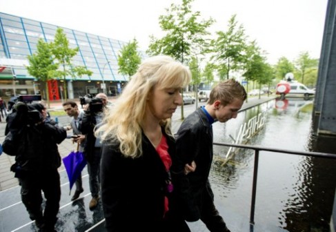 widow and son of  Richard van Nieuwenhuizen, the linesman 