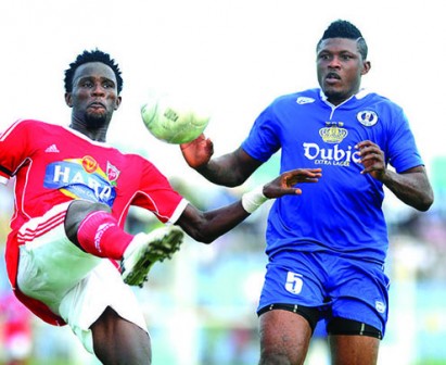 EYES ON THE BALL...Gbolahan Salami of 3SC (right) battle Nelson Ogbonaya of Heartland FC during the 2013 Glo/Nigeria Professional Football League match between 3SC and Heartland FC on 14 April, 2013 at Lekan Salami Stadium, Ibadan