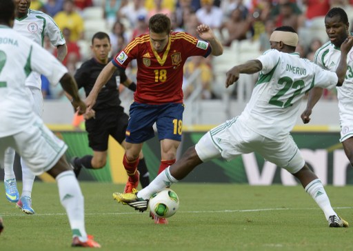 Jordi Alba eludes Nigeria’s defenders