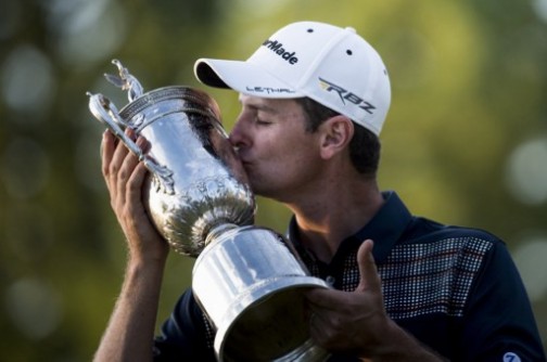 Justin Rose of England kisses the trophy after winning the US Open during the fourth round at Merion Golf Club June 16, 2013 in Ardmore, Pennsylvania. AFP