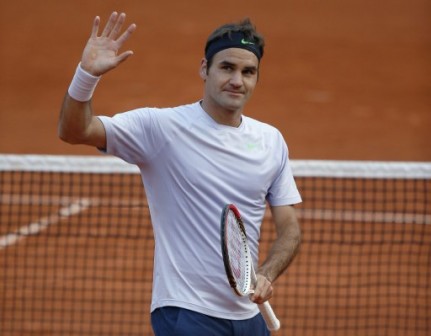 Roger Federer: digs deep to beat Florian Mayer