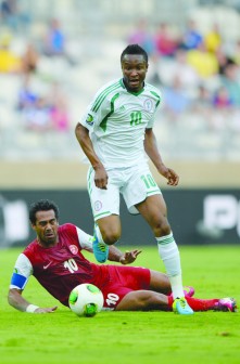 ON THE MOVE...Super Eagles of Nigeria midfielder, John Obi Mikel (top) drives the ball past Tahitis defender, Nicolas Vallar during their FIFA Confederations Cup Brazil 2013 Group B match, at the Mineirao Stadium in Belo Horizonte on 17 June, 2013. Nigeria won 6-1. AFP PHOTO