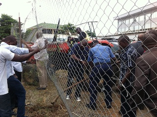 FAAN workers removing AIC’s fence