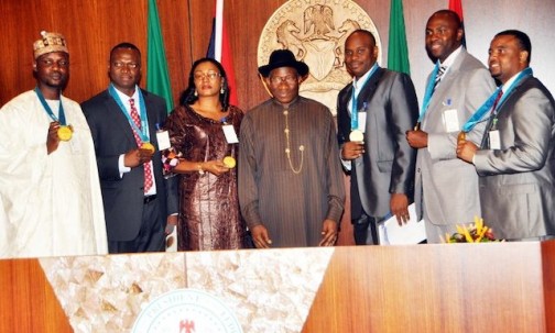 Jonathan meets with the 2000 Sydney 4x400 relay team