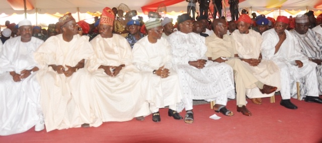 Fashola, 2nd left and other dignitaries at the prayer for his dad