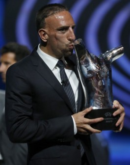 French player Frank Ribery kisses his UEFA Best Player in Europe 2012/2013 Award just after receiving it, on August 29, 2013 in Monaco after the Champions League group stage draw.