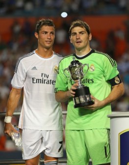 Ronaldo and Casillas with the International Cup trophy