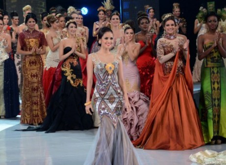 Miss World Contestants in a fashion parade. Miss Philippines Megan Young (C) is on the catwalk. AFP