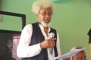 Soyinka speaking  at the Awoonor ceremony